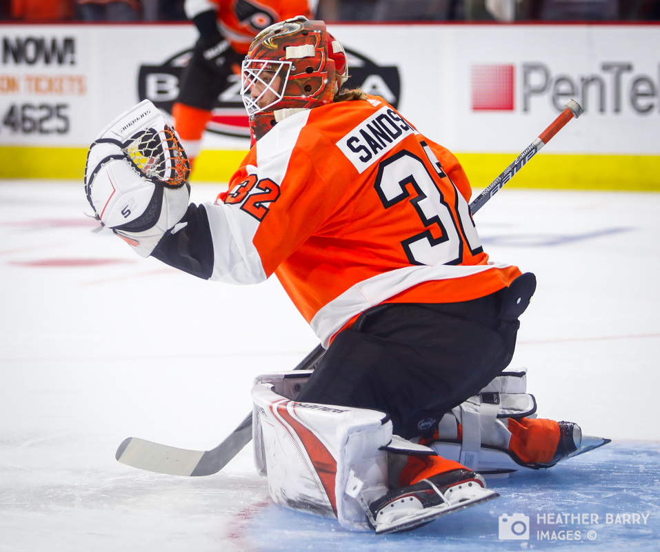 Flyers prospect Carter Hart sharp in pro debut for Phantoms