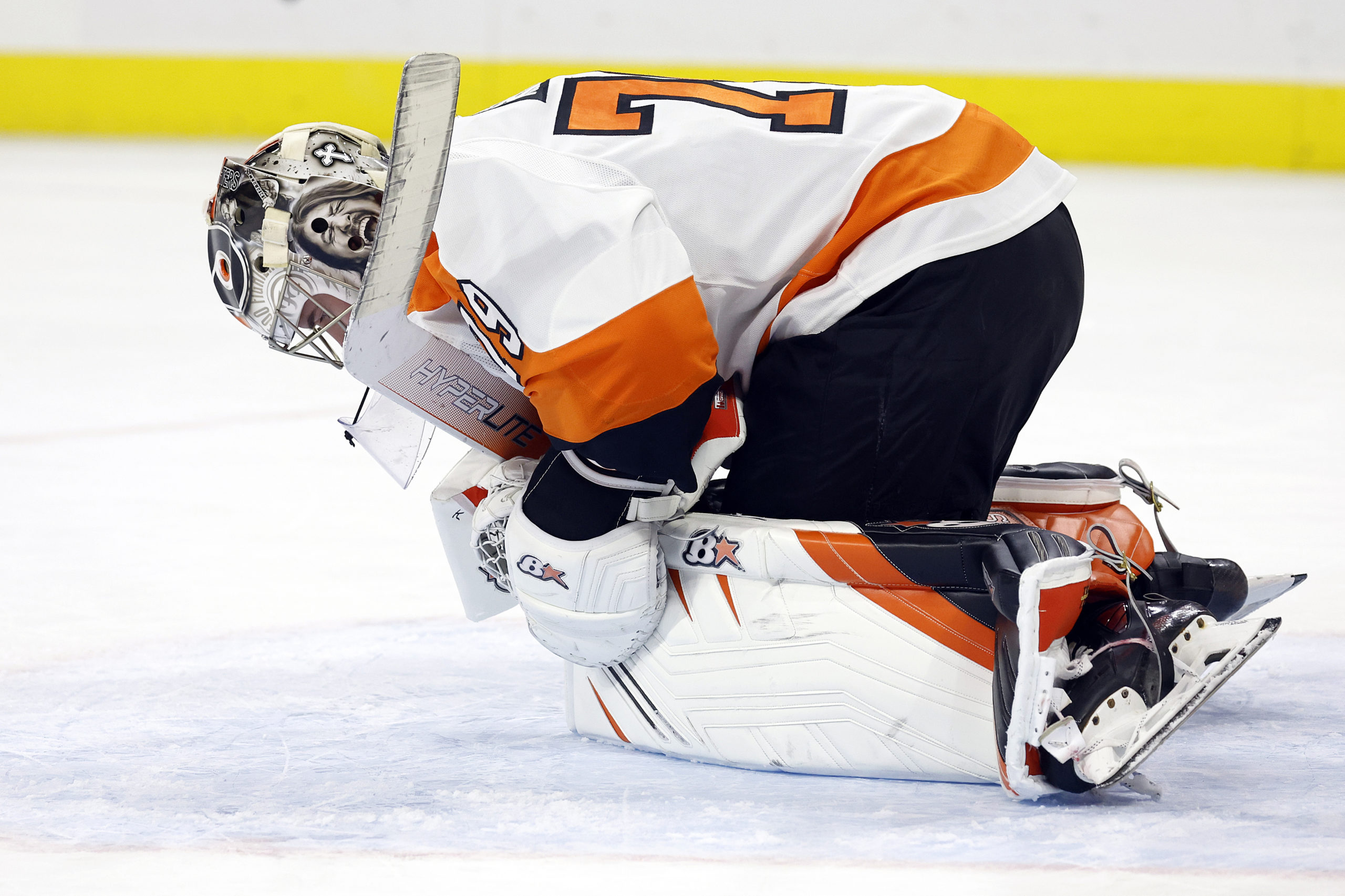 Philadelphia Flyers Rumors: New Team Linked to Carter Hart - NHL