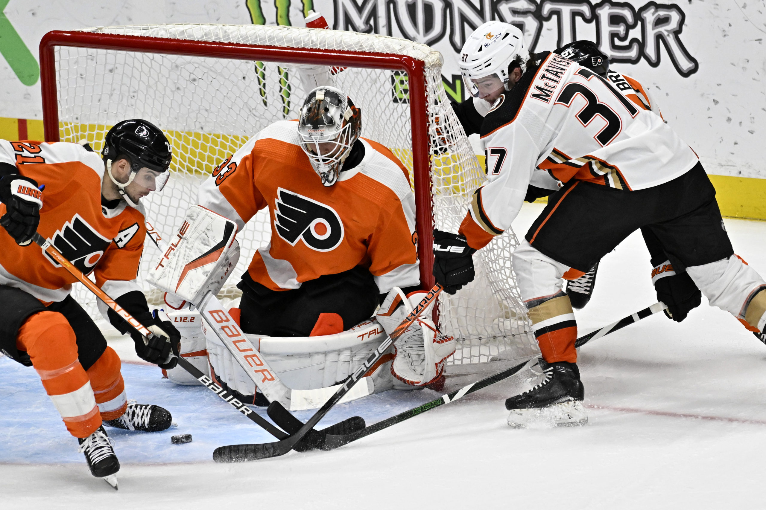 Flyers goalie Hart knows 'we're all going to be better next year' – Reading  Eagle